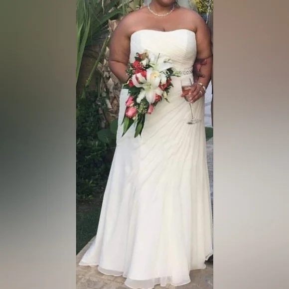 spanish dress white Flamenco Wedding Gown with Layered Trumpet Skirt and Detachable Layered Flare Sleeves
